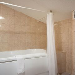 Гостиница Гостиничный комплекс Country Resort в Вербилках 8 отзывов об отеле, цены и фото номеров - забронировать гостиницу Гостиничный комплекс Country Resort онлайн Вербилки ванная фото 2