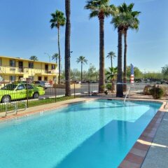 Отель American Executive Inn бассейн фото 2