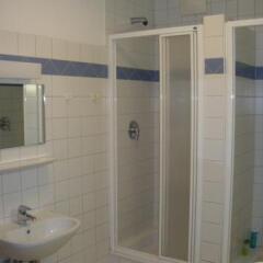 Отель Hostel Haunspergstraße Австрия, Зальцбург - отзывы, цены и фото номеров - забронировать отель Hostel Haunspergstraße онлайн ванная фото 2