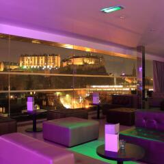 Отель DoubleTree by Hilton Edinburgh City Centre гостиничный бар