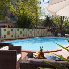 Отель Astoria Suite Hotel Италия, Римини - 9 отзывов об отеле, цены и фото номеров - забронировать отель Astoria Suite Hotel онлайн бассейн фото 3