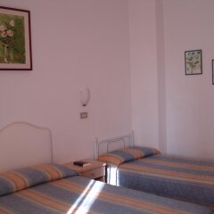 Отель Albergo B&b Serafini Римини комната для гостей фото 3