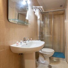 Отель OYO Hostal Frasca Испания, Сьюдад-Реаль - отзывы, цены и фото номеров - забронировать отель OYO Hostal Frasca онлайн ванная фото 2