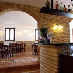 Отель Agriturismo Raggioverde Италия, Реканати - отзывы, цены и фото номеров - забронировать отель Agriturismo Raggioverde онлайн гостиничный бар