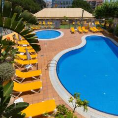 Отель Camping Bungalows El Far бассейн