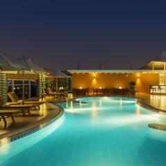 Отель Four Points by Sheraton Downtown Dubai бассейн