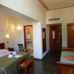 Domus Florentiae Hotel сейф в номере