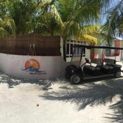 Отель Huraa East Inn парковка