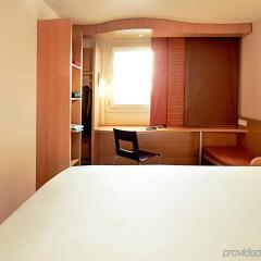 Отель Ibis Calle Alcala Мадрид сейф в номере