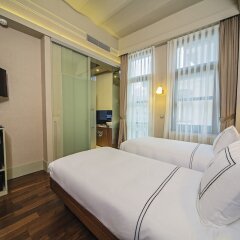 Отель The Haze Karaköy сейф в номере