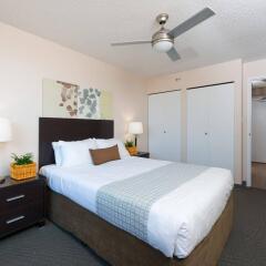 Отель West Coast Suites at UBC Канада, Аптаун - отзывы, цены и фото номеров - забронировать отель West Coast Suites at UBC онлайн комната для гостей фото 2