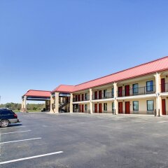 Отель Rodeway Inn Meridian парковка