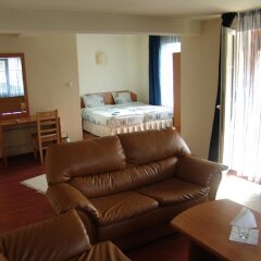 Отель Zasheva Kushta Guesthouse Банско комната для гостей фото 2