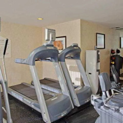 Отель Beverly Hills Marriott фитнесс-зал фото 3