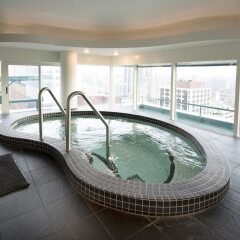Отель Cambridge Suites Toronto Канада, Торонто - 1 отзыв об отеле, цены и фото номеров - забронировать отель Cambridge Suites Toronto онлайн бассейн