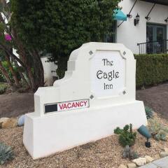 Отель The Eagle Inn парковка