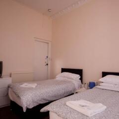 Queenspark Budget Hotel сейф в номере