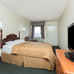 Отель Days Inn & Suites by Wyndham Vicksburg комната для гостей фото 4