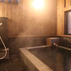 Отель Ryokan Wakaba Япония, Минамиогуни - отзывы, цены и фото номеров - забронировать отель Ryokan Wakaba онлайн ванная