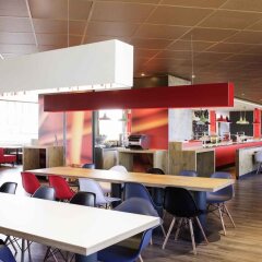Отель ibis Schiphol Amsterdam Airport Нидерланды, Бадхевердорп - 7 отзывов об отеле, цены и фото номеров - забронировать отель ibis Schiphol Amsterdam Airport онлайн питание фото 3
