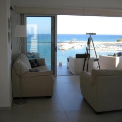 Отель Trident Beach Front Suite Кипр, Протарас - отзывы, цены и фото номеров - забронировать отель Trident Beach Front Suite онлайн комната для гостей фото 2