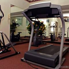 Отель Days Inn & Suites Romeoville фитнесс-зал