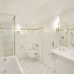 Hotel Reutemann - Seegarten in Lindau, Germany from 277$, photos, reviews - zenhotels.com bathroom