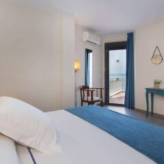 Отель Mainare Playa by CheckIN Hoteles Испания, Фуэнхирола - отзывы, цены и фото номеров - забронировать отель Mainare Playa by CheckIN Hoteles онлайн комната для гостей фото 4