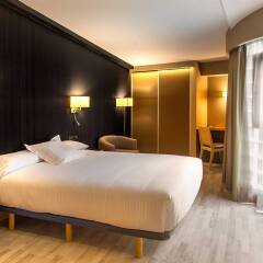 Hotel Plaza комната для гостей