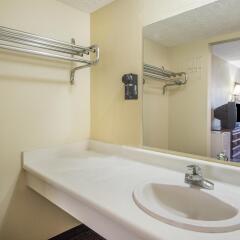 Отель Knights Inn Columbus ванная