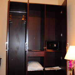 Fortune Hotel Deira сейф в номере