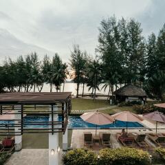 Отель The Mangrove Panwa Phuket Resort бассейн