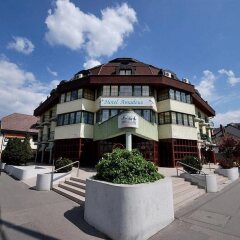 Hotel Amadeus парковка