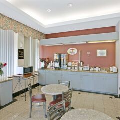 Отель Super 8 by Wyndham Hollywood/LA Area США, Лос-Анджелес - отзывы, цены и фото номеров - забронировать отель Super 8 by Wyndham Hollywood/LA Area онлайн питание фото 2