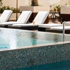 Отель Novotel Dubai Deira City Centre бассейн фото 3