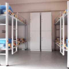 Barcelona Pere Tarrés Hostel Кровать в мужском общем номере с двухъярусной кроватью