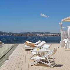 Отель ME Ibiza - The Leading Hotels of the World балкон