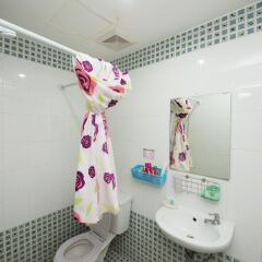 Отель Pattaya Holiday Lodge Паттайя ванная фото 2