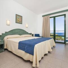 Отель Globales Cala´n Blanes Испания, Кала-эн-Бланес - отзывы, цены и фото номеров - забронировать отель Globales Cala´n Blanes онлайн комната для гостей
