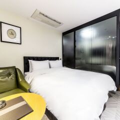 Hotel 9 in Dongdaemoon сейф в номере