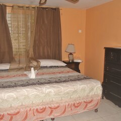 Отель Enchanted Villas and Guest House Ямайка, Монтего-Бей - отзывы, цены и фото номеров - забронировать отель Enchanted Villas and Guest House онлайн комната для гостей
