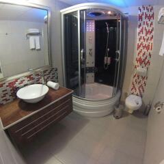 Efsane Hotel Турция, Дикили - отзывы, цены и фото номеров - забронировать отель Efsane Hotel онлайн ванная