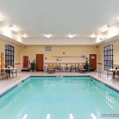Отель Staybridge Suites Columbus-Dublin бассейн