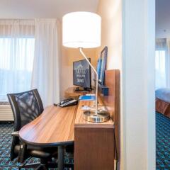 Отель Fairfield Inn & Suites by Marriott Meridian удобства в номере