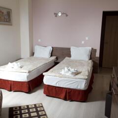 Отель Guest House Donchevi сейф в номере