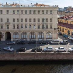Гостиница Гостевые комнаты и апартаменты Грифон в Санкт-Петербурге - забронировать гостиницу Гостевые комнаты и апартаменты Грифон, цены и фото номеров Санкт-Петербург балкон