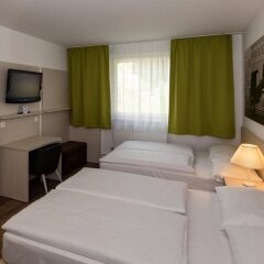 Life Hotel in Fischamend, Austria from 95$, photos, reviews - zenhotels.com guestroom photo 5