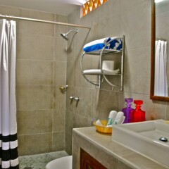 Отель Villa Mercedes Adults Only Пуэрто-Вальярта ванная