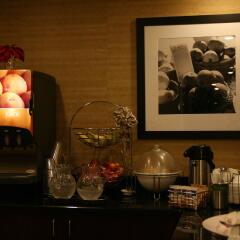 Отель Hampton Inn Newark Airport США, Элизабет - отзывы, цены и фото номеров - забронировать отель Hampton Inn Newark Airport онлайн интерьер отеля