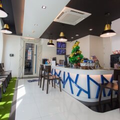 Отель BearPacker Patong Hostel Таиланд, Патонг - отзывы, цены и фото номеров - забронировать отель BearPacker Patong Hostel онлайн гостиничный бар
